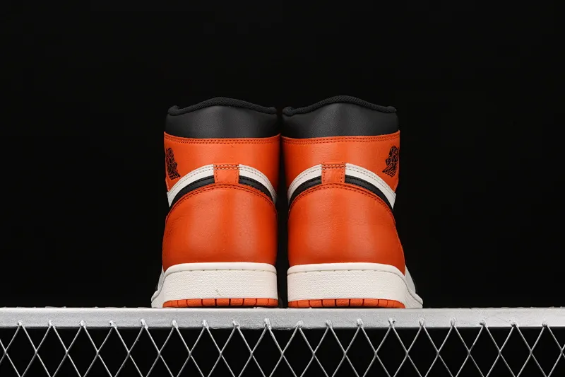 All categories Air Jordan Jordan series basketball shoes Air Jordan 1 High pure original version Air Jordan 1 Retro High OG AJ1 Joe 1 black orange white smashed backboard 555088-005